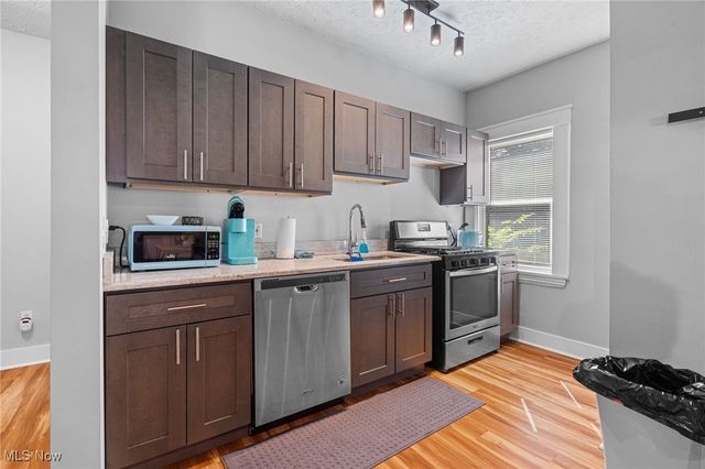 2473 W 11th Street, Cleveland, OH 44113