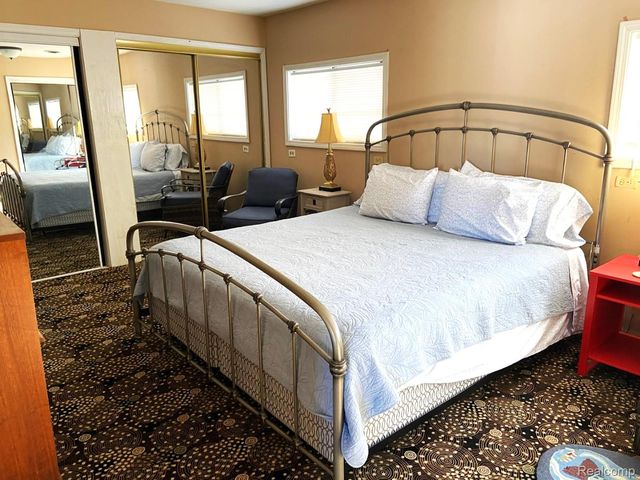 12915 Lake Point Pass, Van Buren Charter Township, MI 48111