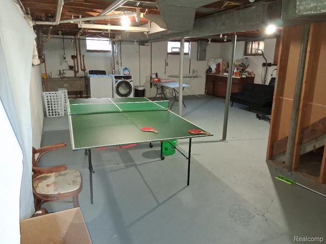 12915 Lake Point Pass, Van Buren Charter Township, MI 48111