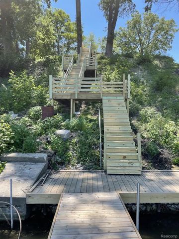 12915 Lake Point Pass, Van Buren Charter Township, MI 48111