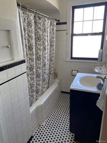 12915 Lake Point Pass, Van Buren Charter Township, MI 48111