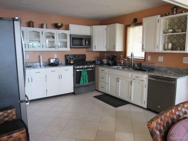 12915 Lake Point Pass, Van Buren Charter Township, MI 48111