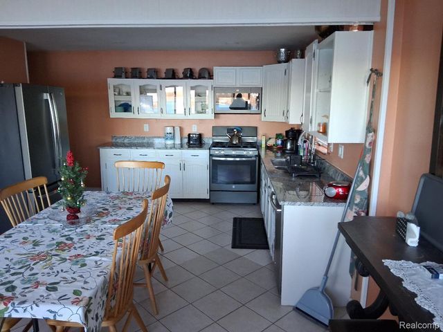 12915 Lake Point Pass, Van Buren Charter Township, MI 48111