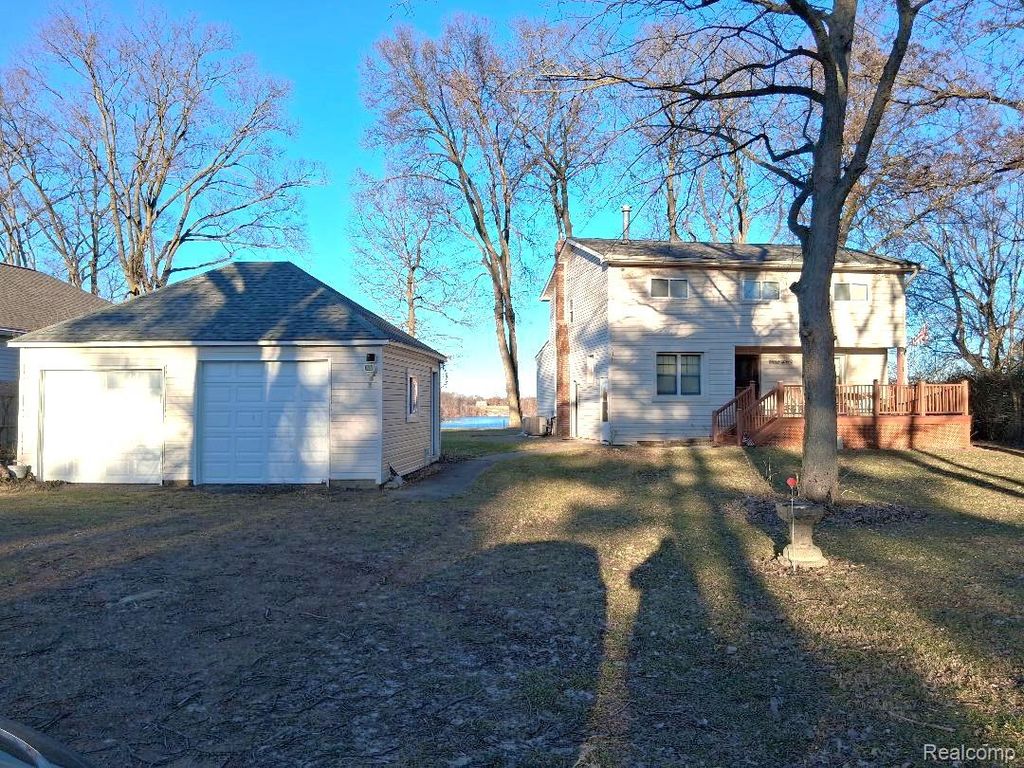 12915 Lake Point Pass, Van Buren Charter Township, MI 48111