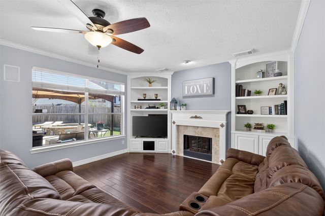 405 Gastonbury Court, League City, TX 77573