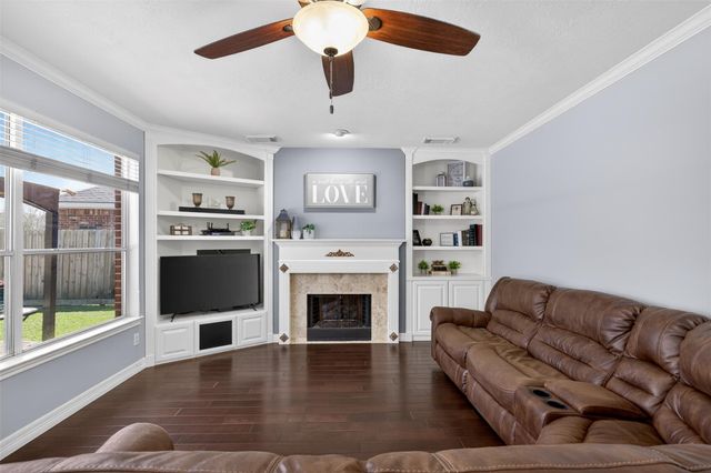 405 Gastonbury Court, League City, TX 77573