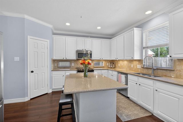 405 Gastonbury Court, League City, TX 77573