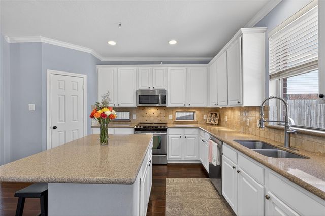 405 Gastonbury Court, League City, TX 77573