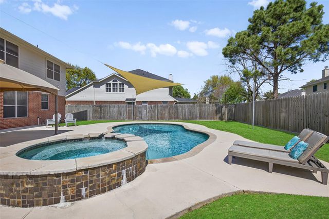 405 Gastonbury Court, League City, TX 77573