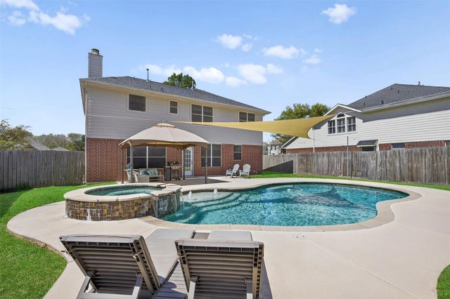 405 Gastonbury Court, League City, TX 77573