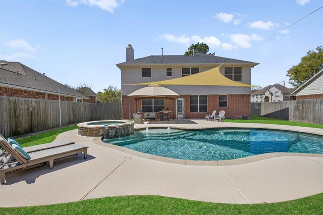 405 Gastonbury Court, League City, TX 77573