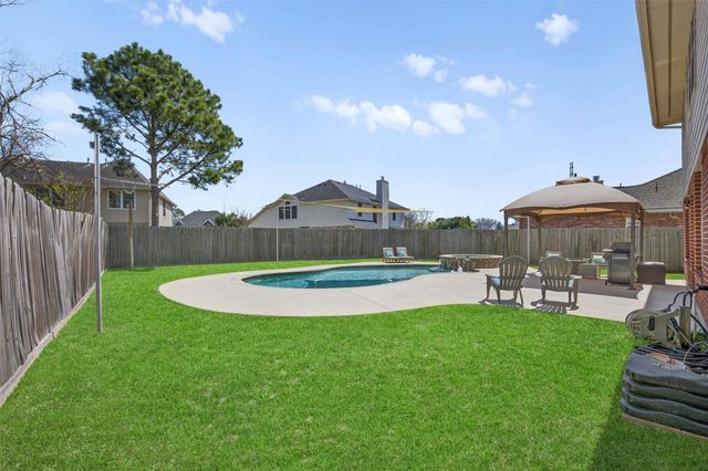 405 Gastonbury Court, League City, TX 77573