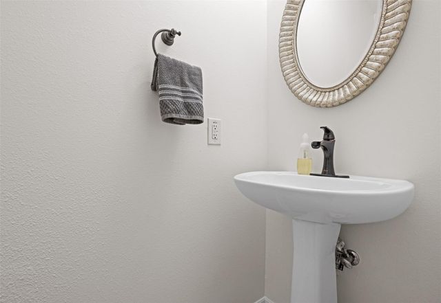 405 Gastonbury Court, League City, TX 77573