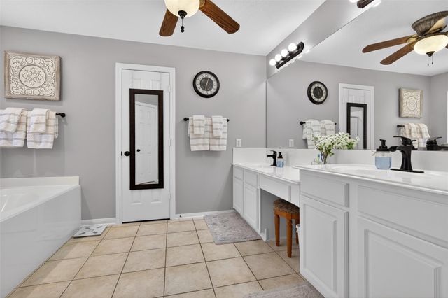 405 Gastonbury Court, League City, TX 77573