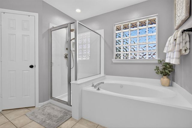 405 Gastonbury Court, League City, TX 77573