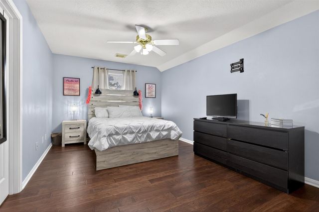 405 Gastonbury Court, League City, TX 77573