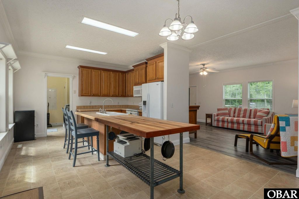 Image 11 of property listing at 824 Fernando Street, Manteo, NC 27954