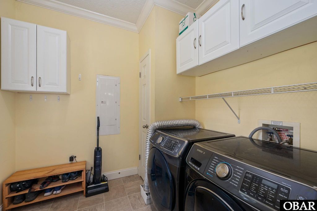 Image 22 of property listing at 824 Fernando Street, Manteo, NC 27954