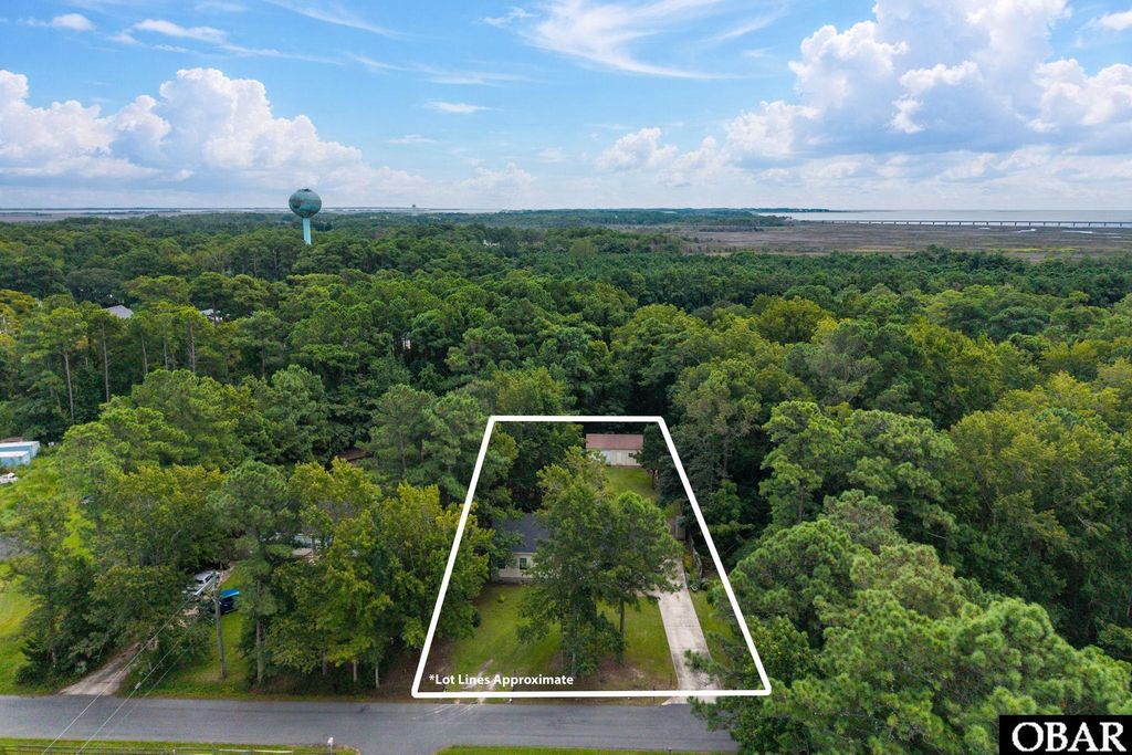 Image 28 of property listing at 824 Fernando Street, Manteo, NC 27954