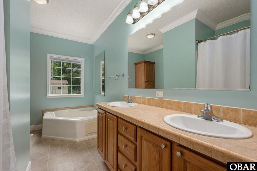Image 6 of property listing at 824 Fernando Street, Manteo, NC 27954