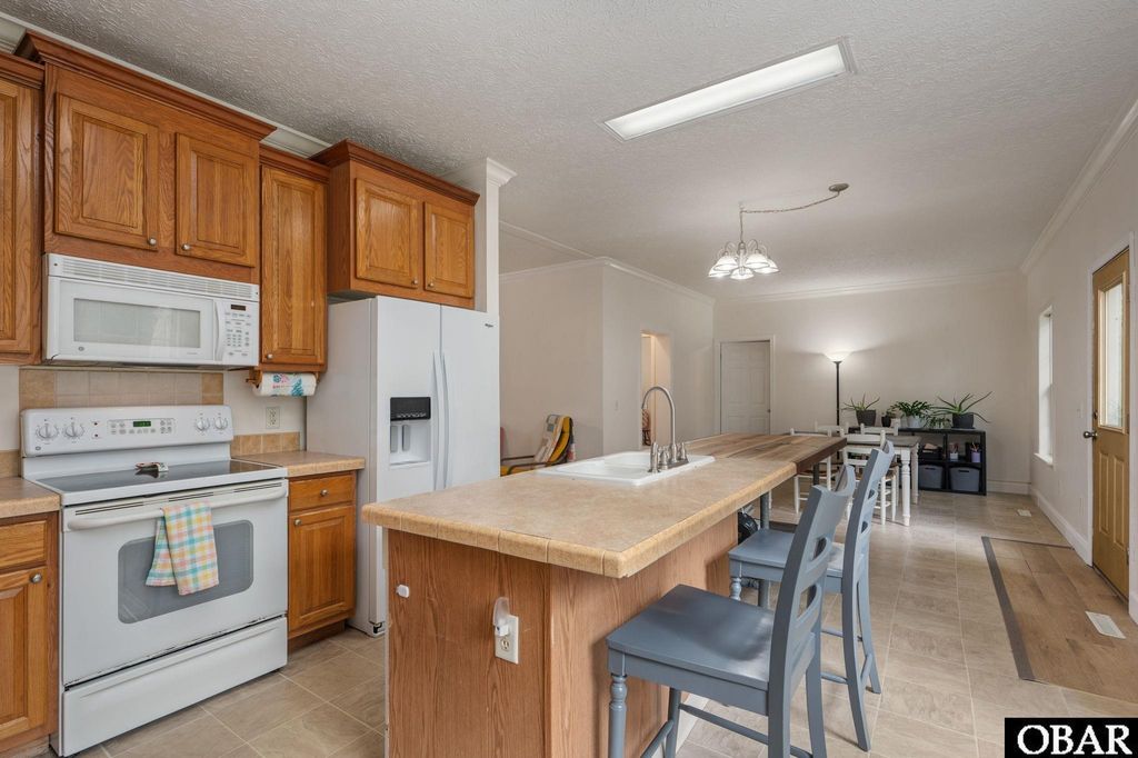 Image 9 of property listing at 824 Fernando Street, Manteo, NC 27954