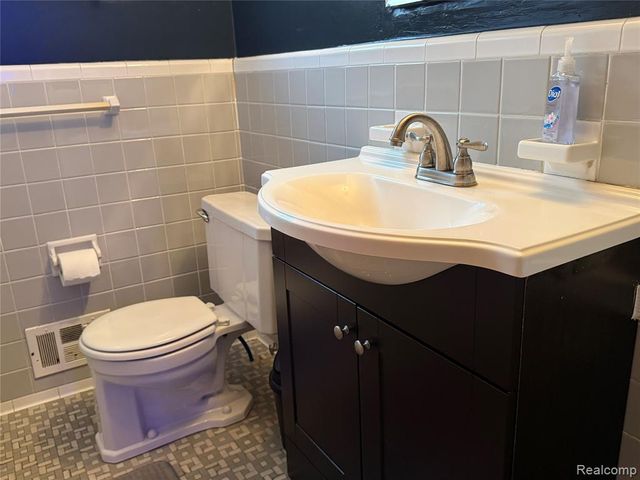 32833 Merritt Drive, Westland, MI 48185