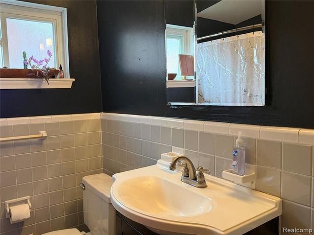 32833 Merritt Drive, Westland, MI 48185