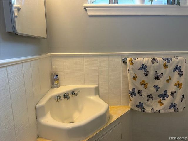 32833 Merritt Drive, Westland, MI 48185