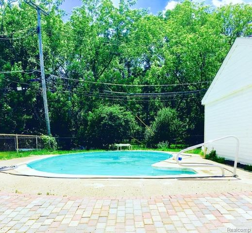 32833 Merritt Drive, Westland, MI 48185