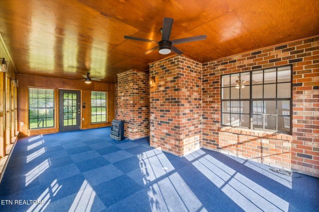 924 E Madison Ave, Athens, TN 37303