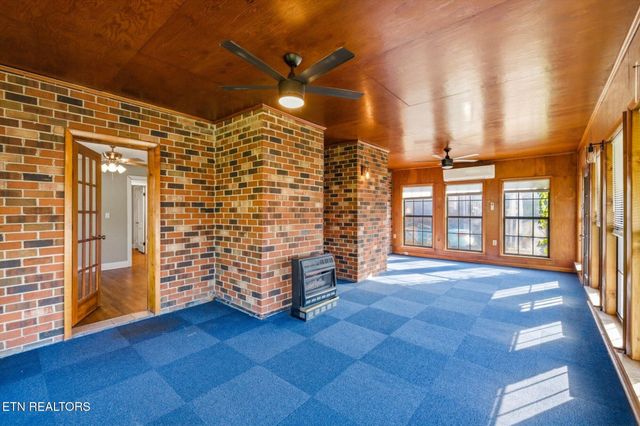 924 E Madison Ave, Athens, TN 37303