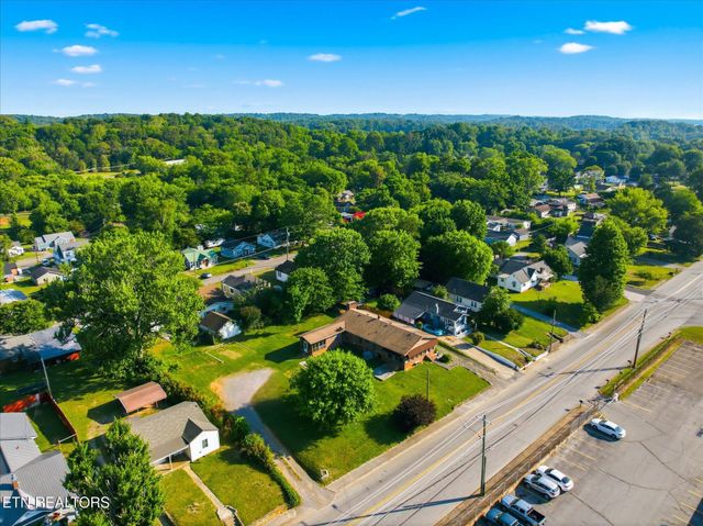 924 E Madison Ave, Athens, TN 37303