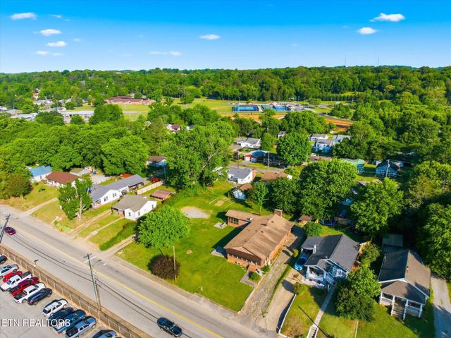 924 E Madison Ave, Athens, TN 37303