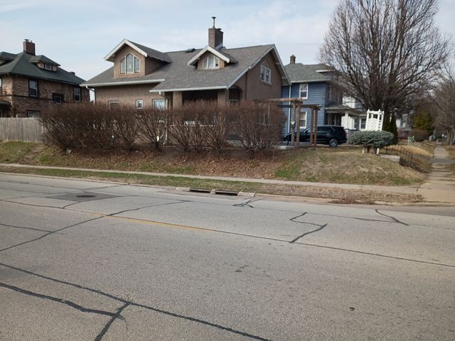 1445 10th Street, Moline, IL 61265