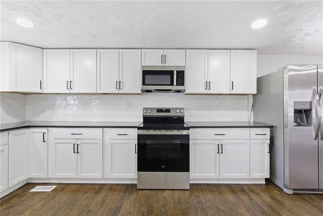 1704 Highland Drive, Independence, MO 64057