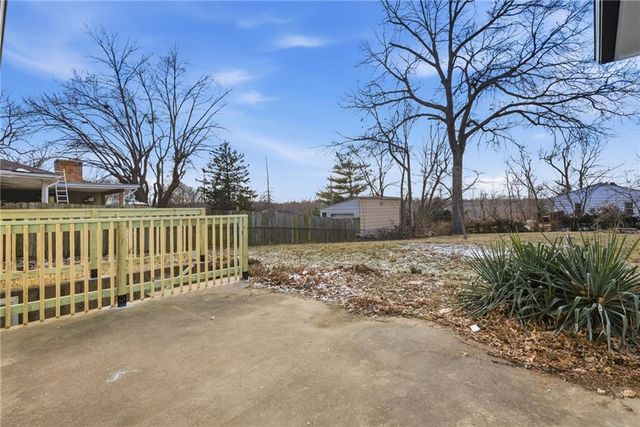 1704 Highland Drive, Independence, MO 64057