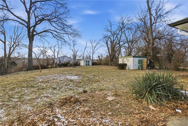 1704 Highland Drive, Independence, MO 64057