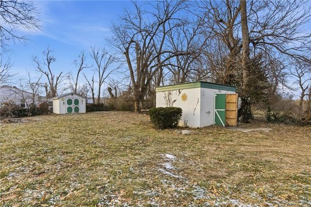 1704 Highland Drive, Independence, MO 64057