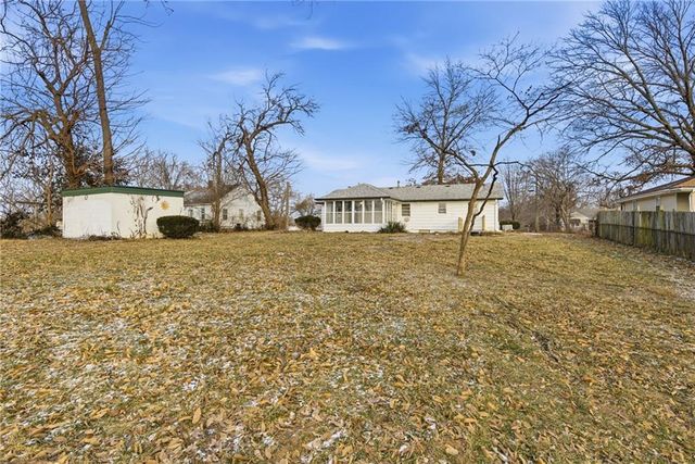 1704 Highland Drive, Independence, MO 64057