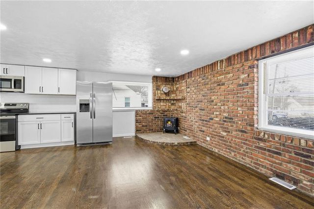 1704 Highland Drive, Independence, MO 64057