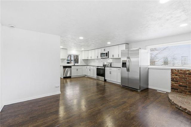 1704 Highland Drive, Independence, MO 64057