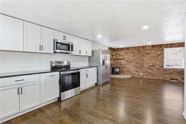 1704 Highland Drive, Independence, MO 64057