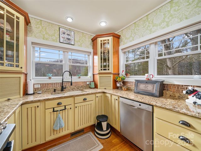 342 Big Rock Creek Drive, Bakersville, NC 28705