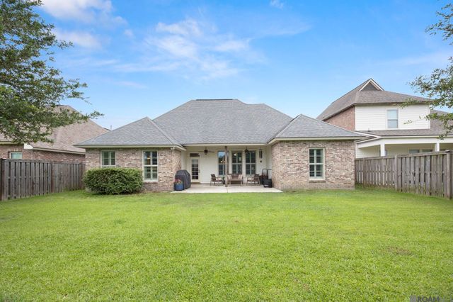 3135 Meadow Grove Ave, Zachary, LA 70791