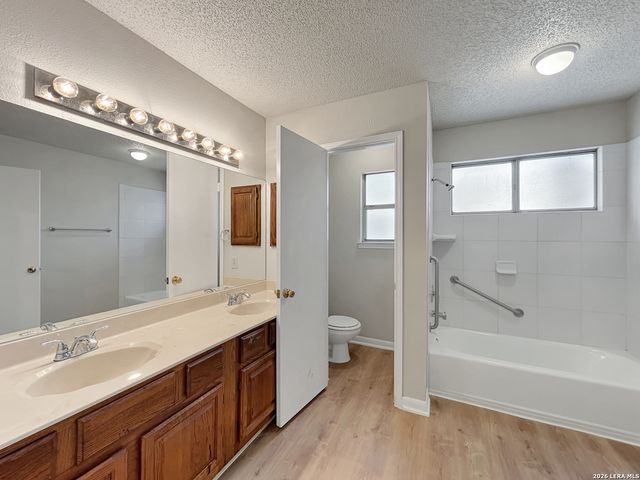 8624 Wood Falls Dr, San Antonio, TX 78251