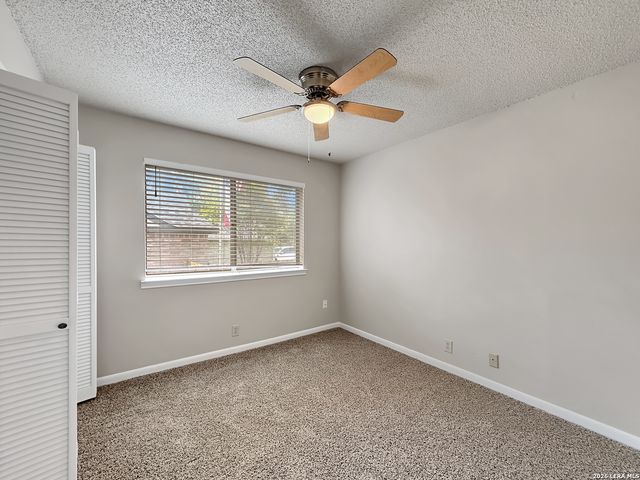 8624 Wood Falls Dr, San Antonio, TX 78251