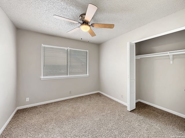 8624 Wood Falls Dr, San Antonio, TX 78251