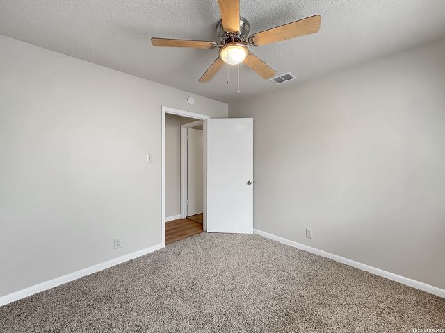 8624 Wood Falls Dr, San Antonio, TX 78251