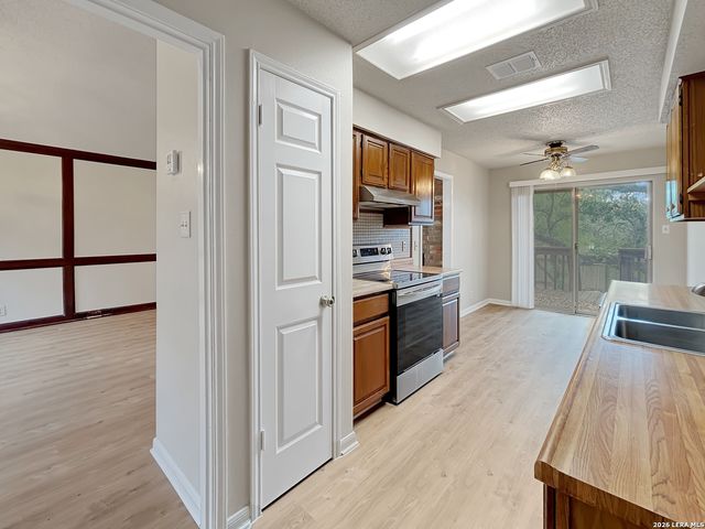 8624 Wood Falls Dr, San Antonio, TX 78251