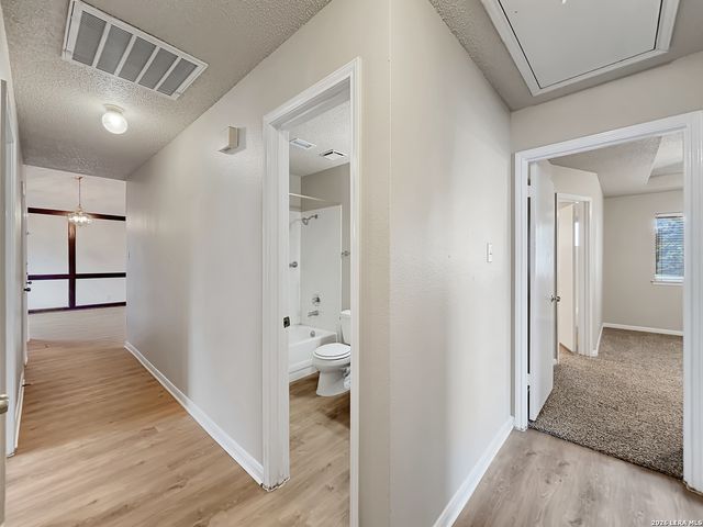 8624 Wood Falls Dr, San Antonio, TX 78251